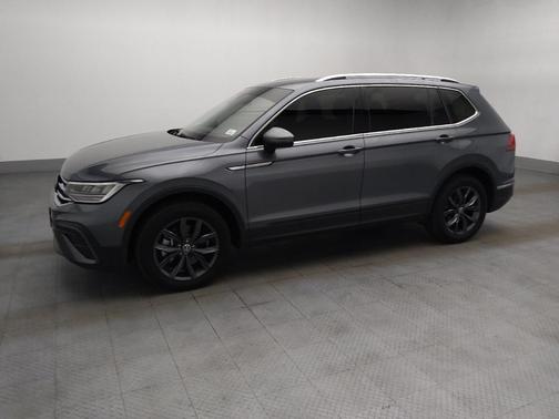 Platinum Gray Metallic 2023 Volkswagen Tiguan 2.0T SE