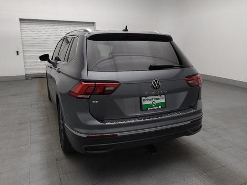 Platinum Gray Metallic 2023 Volkswagen Tiguan 2.0T SE