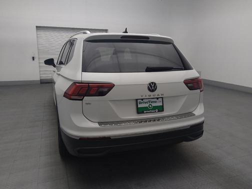 Opal White Pearl 2023 Volkswagen Tiguan 2.0T SE