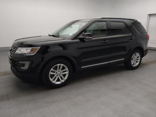 White Platinum Metallic Tri-Coat 2017 Ford Explorer XLT