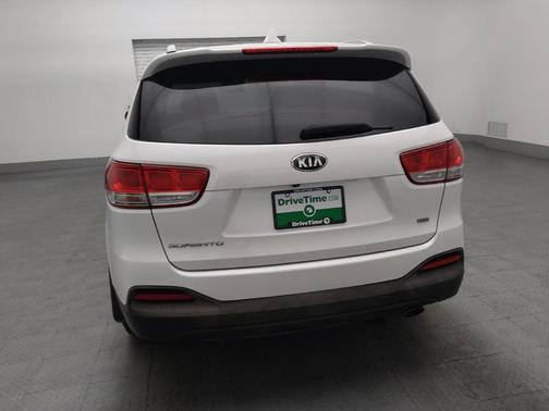 Snow White Pearl 2018 Kia Sorento LX
