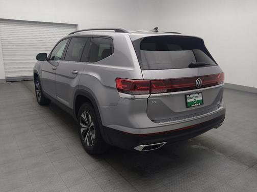 Silver Mist Metallic 2024 Volkswagen Atlas 2.0T SE