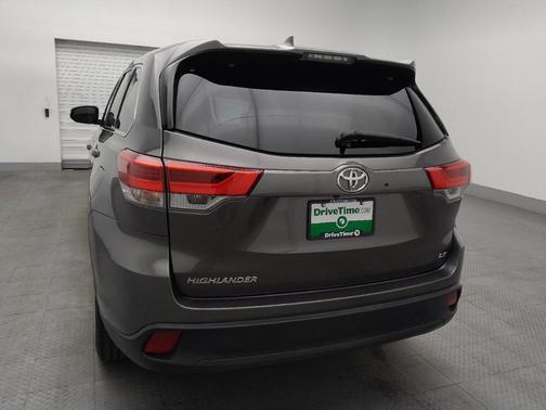 Predawn Gray Mica 2018 Toyota Highlander LE Plus