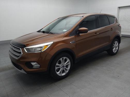 White Platinum Metallic Tri-Coat 2017 Ford Escape SE
