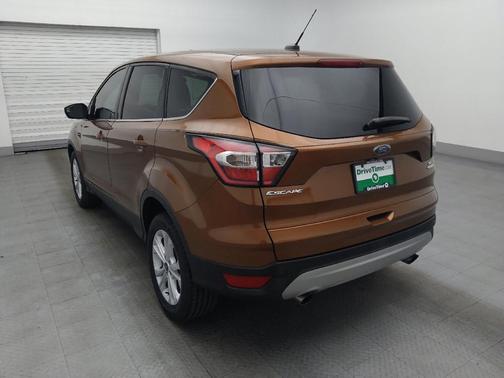 White Platinum Metallic Tri-Coat 2017 Ford Escape SE
