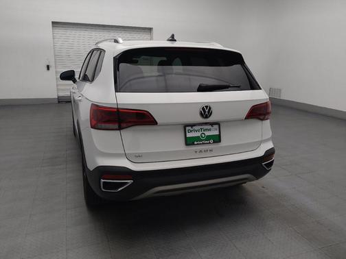 White 2023 Volkswagen Taos 1.5T SE