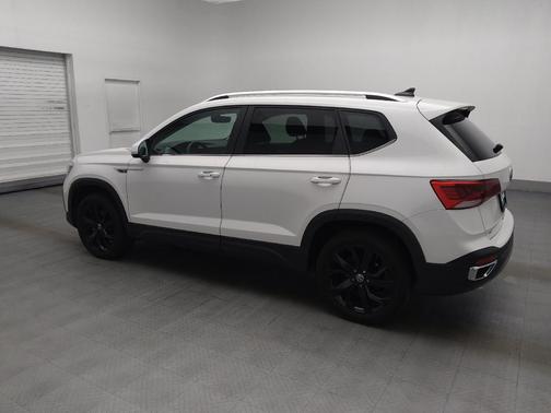 White 2023 Volkswagen Taos 1.5T SE