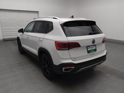 White 2023 Volkswagen Taos 1.5T SE