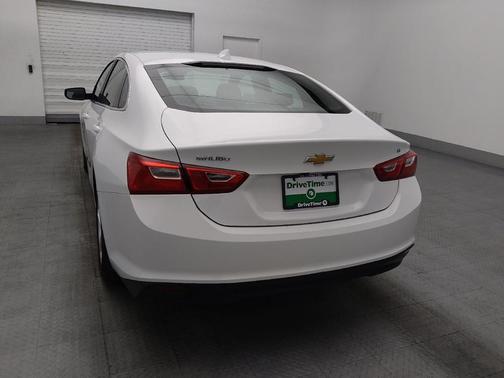Summit White 2023 Chevrolet Malibu FWD 1LT