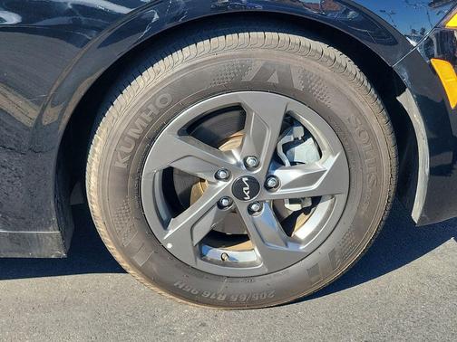 2022 Kia K5 LXS