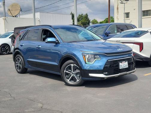2023 Kia Niro SX