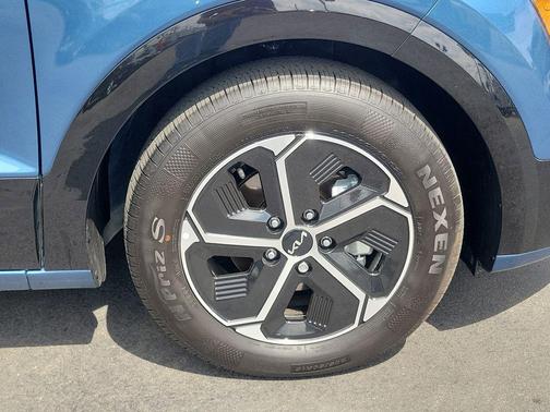 2023 Kia Niro SX
