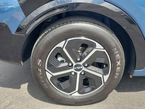 2023 Kia Niro SX