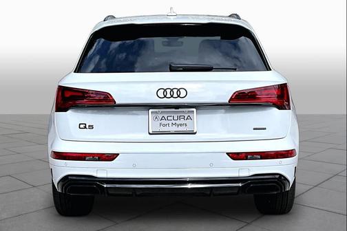 Glacier White Metallic 2025 Audi Q5 55 S line quattro Premium