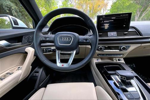 Glacier White Metallic 2025 Audi Q5 55 S line quattro Premium