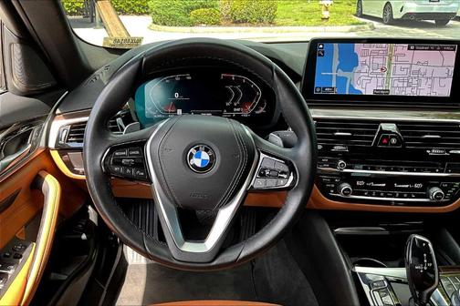 2022 BMW 530 i