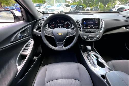Summit White 2024 Chevrolet Malibu LT
