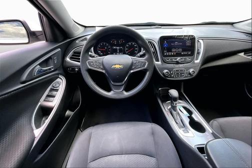 Summit White 2024 Chevrolet Malibu LT