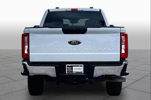 Oxford White 2025 Ford F-250 XLT