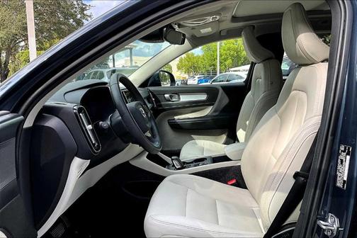 2021 Volvo XC40 T5 Momentum