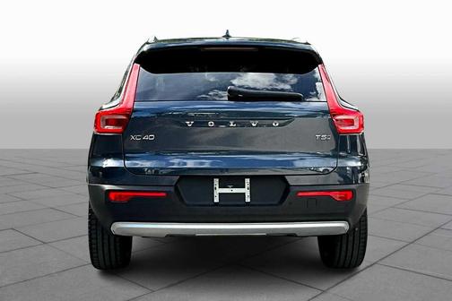 2021 Volvo XC40 T5 Momentum