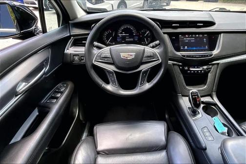 Stellar Black Metallic 2017 Cadillac XT5 Luxury