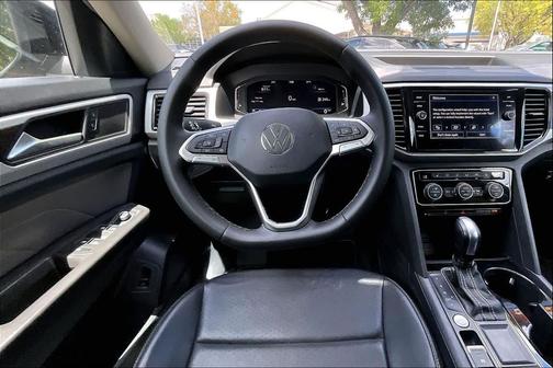 Deep Black Pearl Effect 2023 Volkswagen Atlas 2.0T SE w/Technology