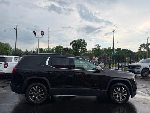 Black 2021 GMC Acadia SLE