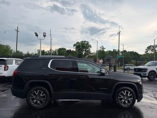Black 2021 GMC Acadia SLE