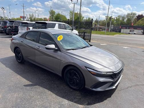 Gray 2024 Hyundai ELANTRA SE