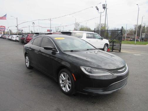 2016 Chrysler 200 LX
