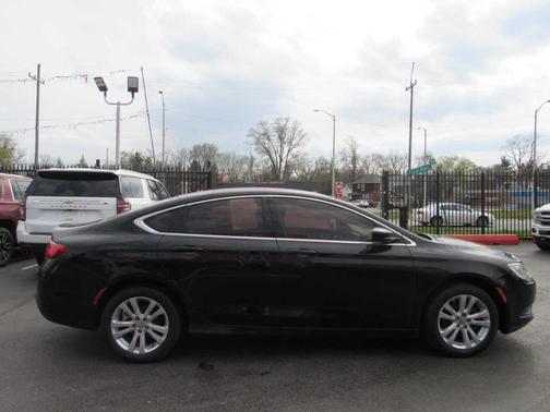 2016 Chrysler 200 LX