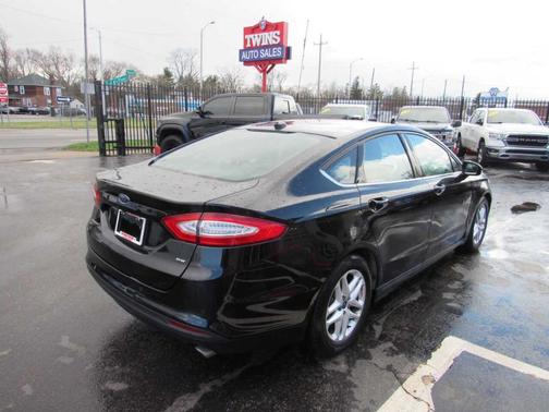 Black 2016 Ford Fusion SE