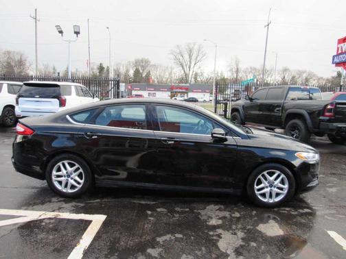 Black 2016 Ford Fusion SE