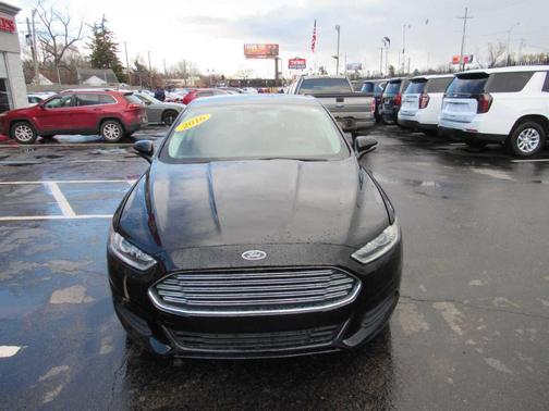 Black 2016 Ford Fusion SE