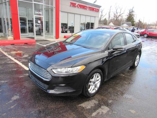Black 2016 Ford Fusion SE