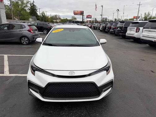 White 2021 Toyota Corolla SE