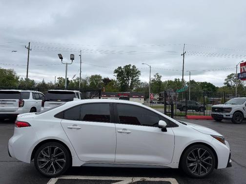 White 2021 Toyota Corolla SE