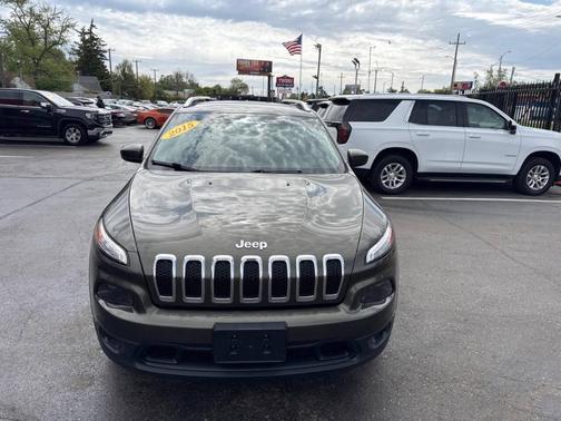 Green 2015 Jeep Cherokee Latitude
