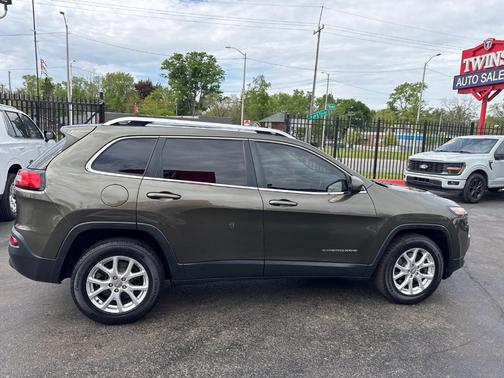 Green 2015 Jeep Cherokee Latitude