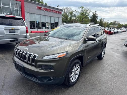 Green 2015 Jeep Cherokee Latitude