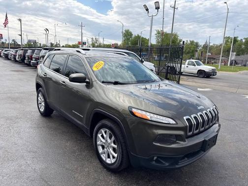 Green 2015 Jeep Cherokee Latitude