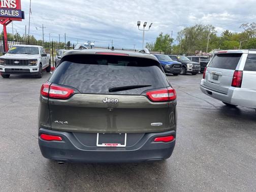 Green 2015 Jeep Cherokee Latitude