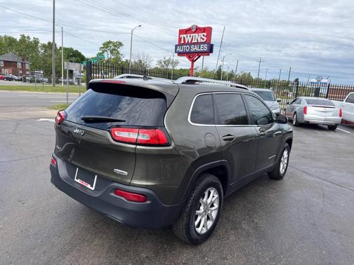 Green 2015 Jeep Cherokee Latitude