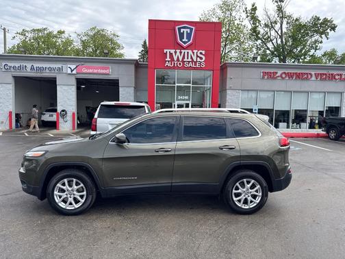Green 2015 Jeep Cherokee Latitude