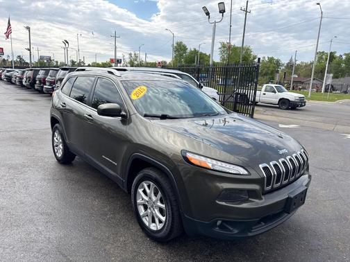 Green 2015 Jeep Cherokee Latitude