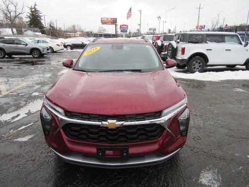 2025 Chevrolet Trax LT