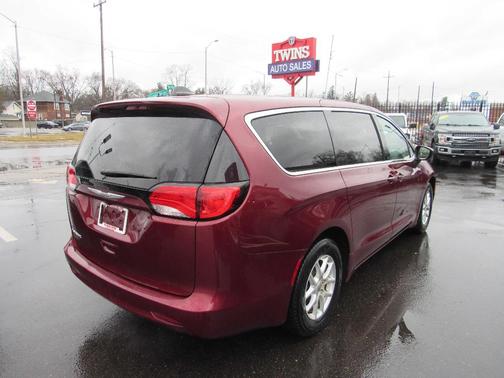 2021 Chrysler Voyager LX