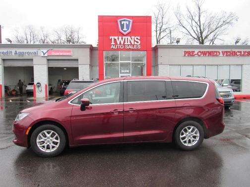 2021 Chrysler Voyager LX