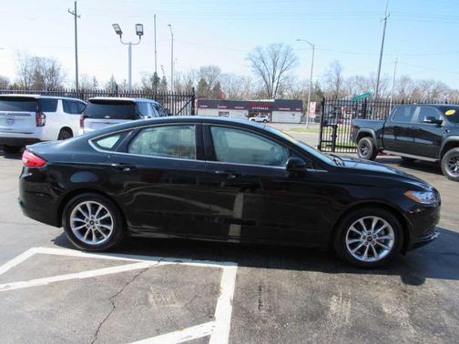 Black 2017 Ford Fusion SE